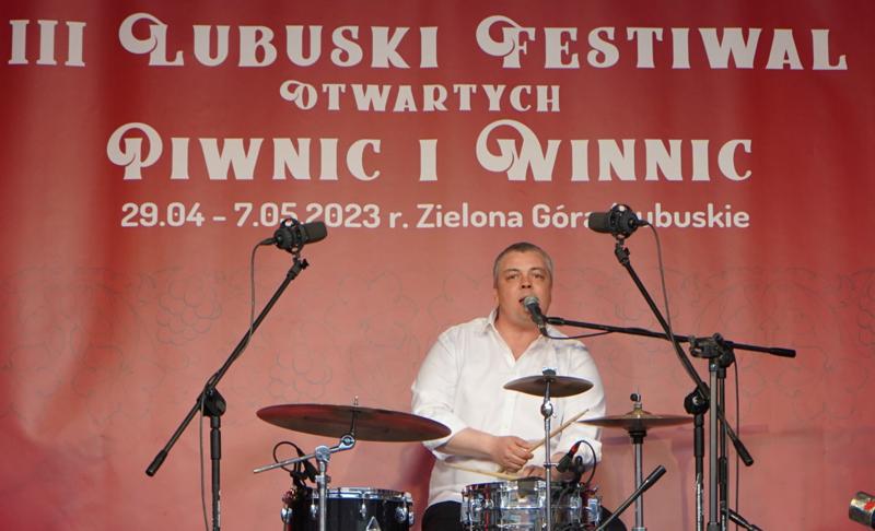 Stanisław Soyka Kwartet wystąpił w ramach III Lubuskiego Festiwalu Otwartych Piwnic i Winnic w Zielonej Górze w poniedziałek, 1 maja 2023 r.