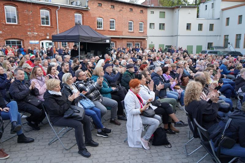 Stanisław Soyka Kwartet wystąpił w ramach III Lubuskiego Festiwalu Otwartych Piwnic i Winnic w Zielonej Górze w poniedziałek, 1 maja 2023 r.