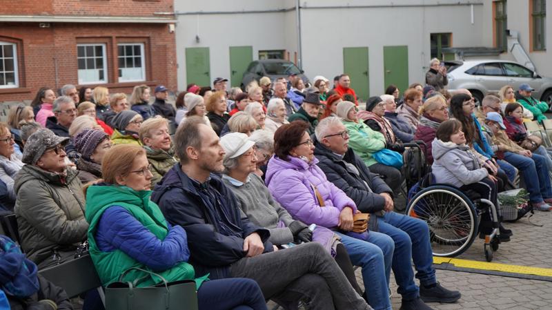 2 maja 2023 r. w ramach III Lubuskiego Festiwalu Otwartych Piwnic i Winnic, na dziedzińcu dawnej fabryki koniaków Raetscha w Zielonej Górze, wystąpiła z zespołem Olga Bończyk