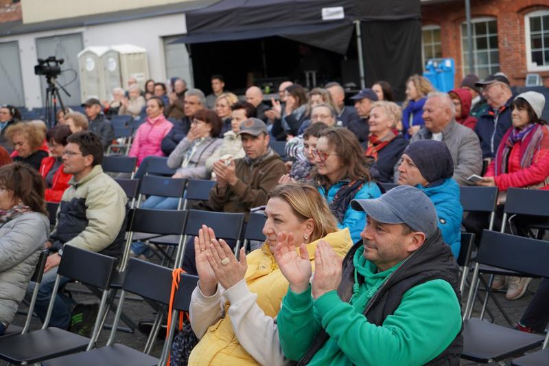 2 maja 2023 r. w ramach III Lubuskiego Festiwalu Otwartych Piwnic i Winnic, na dziedzińcu dawnej fabryki koniaków Raetscha w Zielonej Górze, wystąpiła z zespołem Olga Bończyk