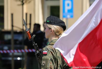Uroczystości z okazji Narodowego Dnia Zwycięstwa na placu Bohaterów w Zielonej Górze