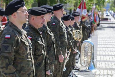 Uroczystości z okazji Narodowego Dnia Zwycięstwa na placu Bohaterów w Zielonej Górze