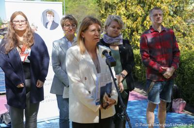 Magdalena Balak-Hryńkiewicz, pełnomocniczka marszałkini ds. równości podczas konferencji prasowej dot. Lubuskiej Europejskiej Karty Równości Kobiet i Mężczyzn w Życiu Lokalnym. 