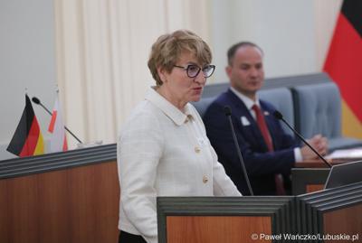 Marszałek Elżbieta Anna Polak przemawia podczas posiedzenia Komitetu ds. Współpracy Międzyregionalnej Polsko-Niemieckiej Komisji Międzyrządowej ds. Współpracy Regionalnej i Przygranicznej w w Dolnośląskim Urzędzie Wojewódzkim we Wrocławiu.
