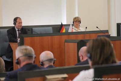 Marszałek Elżbieta Anna Polak oraz dr Marc Speich podczas posiedzenia Komitetu ds. Współpracy Międzyregionalnej Polsko-Niemieckiej Komisji Międzyrządowej ds. Współpracy Regionalnej i Przygranicznej w w Dolnośląskim Urzędzie Wojewódzkim we Wrocławiu.