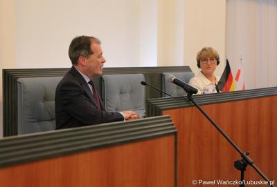 Marszałek Elżbieta Anna Polak oraz dr Marc Speich podczas posiedzenia Komitetu ds. Współpracy Międzyregionalnej Polsko-Niemieckiej Komisji Międzyrządowej ds. Współpracy Regionalnej i Przygranicznej w w Dolnośląskim Urzędzie Wojewódzkim we Wrocławiu.