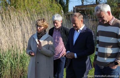12 maja 2023 r. przy Przystani Tu w Cigacicach marszałek Elżbieta Anna Polak oraz przewodniczący Platformy Obywatelskiej i były premier Donald Tusk spotkali się z przedsiębiorcami związanymi z Odrą