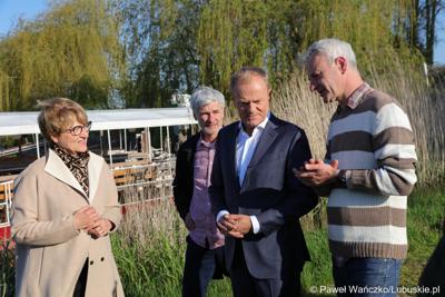 12 maja 2023 r. przy Przystani Tu w Cigacicach marszałek Elżbieta Anna Polak oraz przewodniczący Platformy Obywatelskiej i były premier Donald Tusk spotkali się z przedsiębiorcami związanymi z Odrą