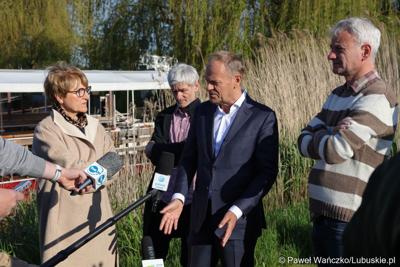 12 maja 2023 r. przy Przystani Tu w Cigacicach marszałek Elżbieta Anna Polak oraz przewodniczący Platformy Obywatelskiej i były premier Donald Tusk spotkali się z przedsiębiorcami związanymi z Odrą