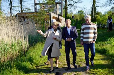 12 maja 2023 r. przy Przystani Tu w Cigacicach marszałek Elżbieta Anna Polak oraz przewodniczący Platformy Obywatelskiej i były premier Donald Tusk spotkali się z przedsiębiorcami związanymi z Odrą