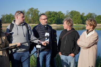 12 maja 2023 r. przy Przystani Tu w Cigacicach marszałek Elżbieta Anna Polak oraz przewodniczący Platformy Obywatelskiej i były premier Donald Tusk spotkali się z przedsiębiorcami związanymi z Odrą