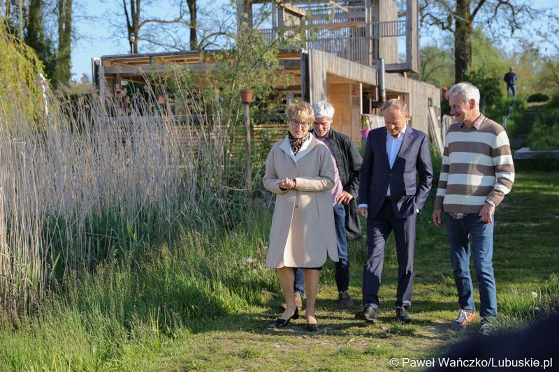 12 maja 2023 r. przy Przystani Tu w Cigacicach marszałek Elżbieta Anna Polak oraz przewodniczący Platformy Obywatelskiej i były premier Donald Tusk spotkali się z przedsiębiorcami związanymi z Odrą
