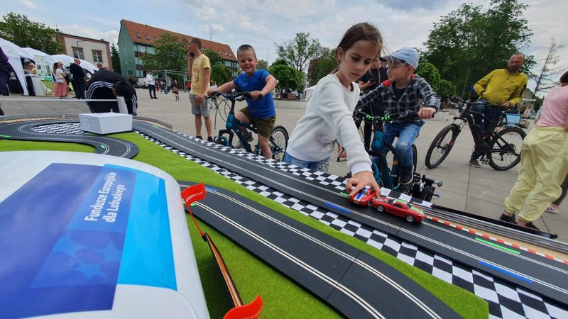 W niedzielę 14 maja 2023 r. Słubicach odbył się pierwszy w tym roku Piknik Funduszy Europejskich organizowany przez Urząd Marszałkowski Województwa Lubuskiego