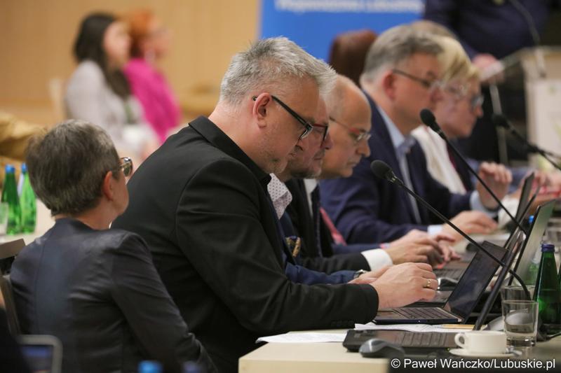 Radni wojewódzcy podczas majowej Sesji Sejmiku Województwa Lubuskiego