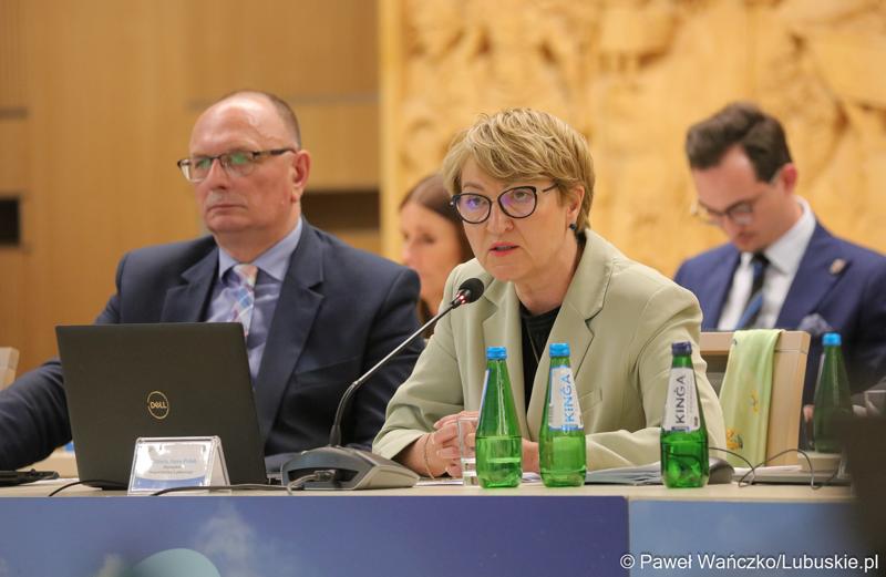 Marszałek Elżbieta An a Pola oraz wicemarszałek Stanisław Tomczyszyn