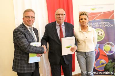 Podpisanie umów z beneficjentami