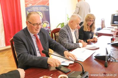 Podpisanie umów z beneficjentami