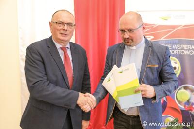 Podpisanie umów z beneficjentami - prafie
