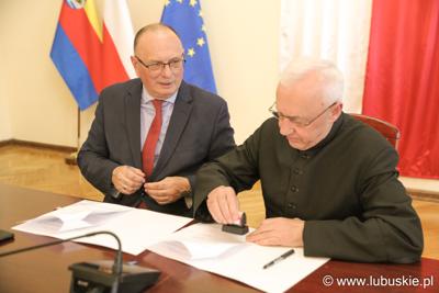 Podpisanie umów z beneficjentami - prafie