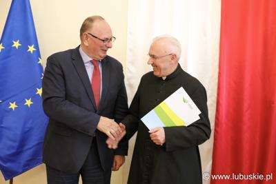 Podpisanie umów z beneficjentami - prafie