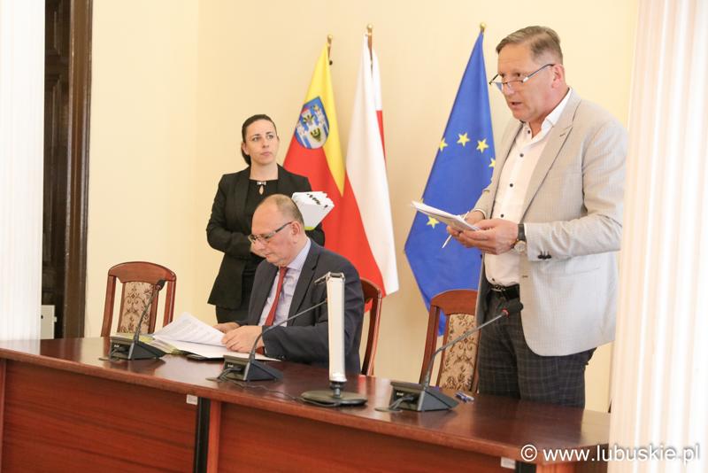 Podpisanie umów - przywitania