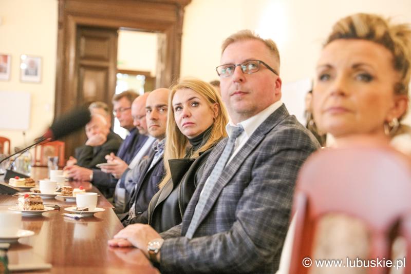 Podpisanie umów - beneficjenci