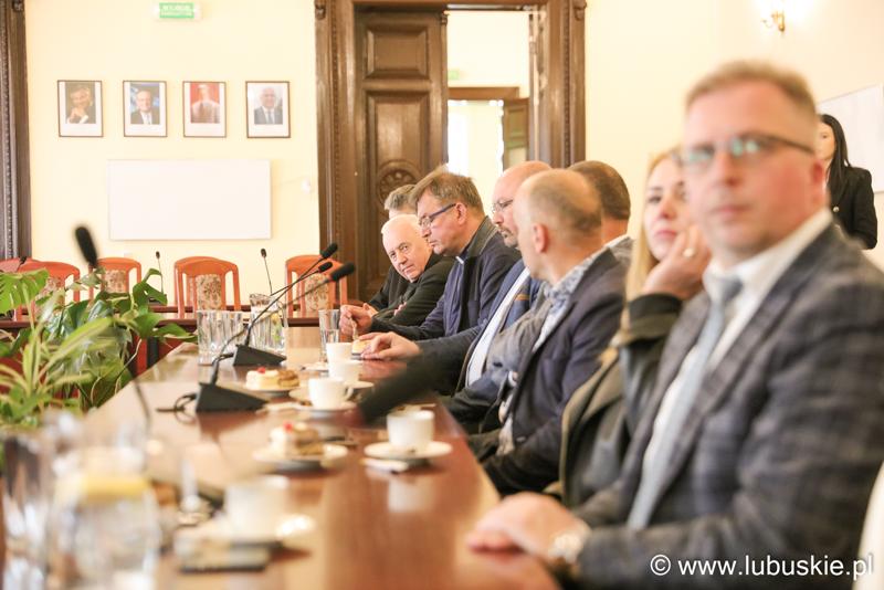 Podpisanie umów - beneficjenci