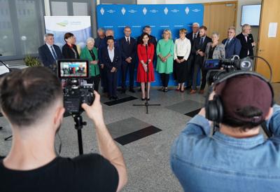 25 maja 2023 r. Konferencja prasowa przed posiedzeniem wyjazdowym senackich Komisji Samorządu Terytorialnego i Administracji Państwowej oraz Komisji Nadzwyczajnej ds. Klimatu w Urzędzie Marszałkowskim Województwa Lubuskiego w Zielonej Górze oraz otwarcie wystawy „Senat wczoraj i dziś. W 100. rocznicę pierwszego posiedzenia Senatu II RP”
