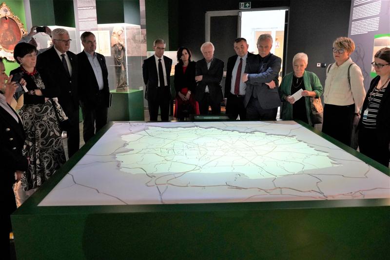 25 maja 2023 r. członkowie senackich Komisji Samorządu Terytorialnego i Administracji Państwowej oraz Komisji Nadzwyczajnej ds. Klimatu zwiedzili Scenę Lalkową Lubuskiego Teatru i Muzeum Ziemi Lubuskiej w Zielonej Górze