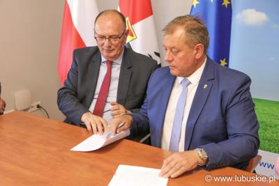 Uroczyste podpisanie umów