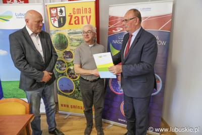 Uroczyste podpisanie umów - gratulacje