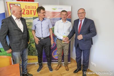 Uroczyste podpisanie umów - gratulacje
