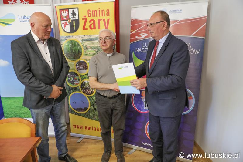 Uroczyste podpisanie umów - gratulacje