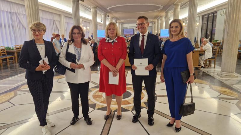 W poniedziałek 12 czerwca 2023 r. w Sali Kolumnowej Sejmu RP rozmawiano o sile, potencjale, potrzebach i problemach seniorów.