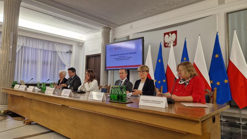 W poniedziałek 12 czerwca 2023 r. w Sali Kolumnowej Sejmu RP rozmawiano o sile, potencjale, potrzebach i problemach seniorów.