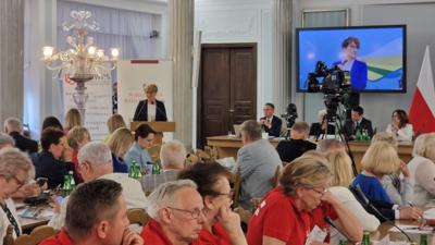 W poniedziałek 12 czerwca 2023 r. w Sali Kolumnowej Sejmu RP rozmawiano o sile, potencjale, potrzebach i problemach seniorów.