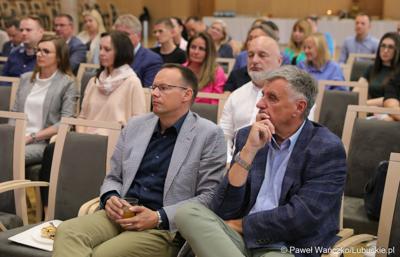 Przedstawiciele organizacji pracodawców, przedsiębiorców i instytucji okołobiznesowych ws. funduszy unijnych wzięli udział w spotkaniu dot. możliwości skorzystania z unijnych środków. 