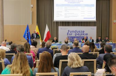 Celem spotkania w Urzędzie Marszałkowskim Województwa Lubuskiego było przekazanie potencjalnym beneficjentom bieżących informacji na temat realizacji programu Fundusze Europejskie dla Lubuskiego 2021-2027.