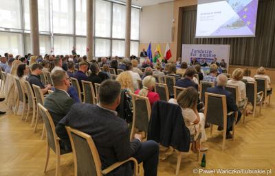 Celem spotkania w Urzędzie Marszałkowskim Województwa Lubuskiego było przekazanie potencjalnym beneficjentom bieżących informacji na temat realizacji programu Fundusze Europejskie dla Lubuskiego 2021-2027.