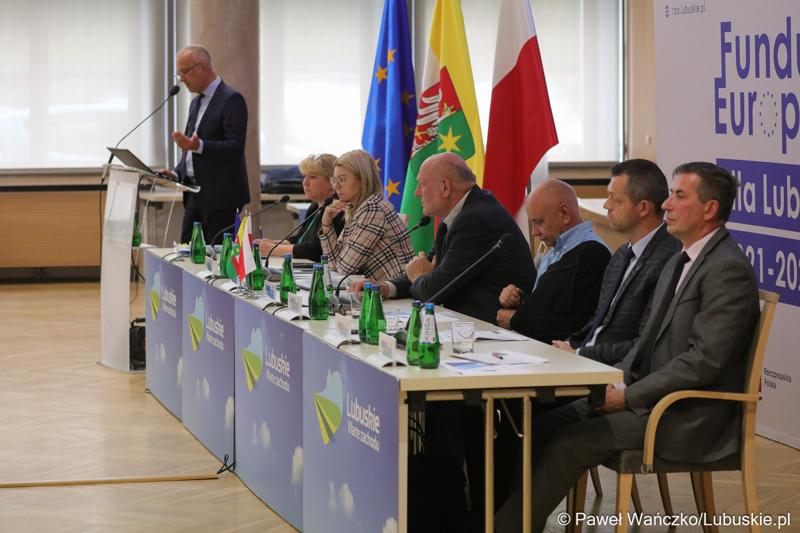 Celem spotkania w Urzędzie Marszałkowskim Województwa Lubuskiego było przekazanie potencjalnym beneficjentom bieżących informacji na temat realizacji programu Fundusze Europejskie dla Lubuskiego 2021-2027.