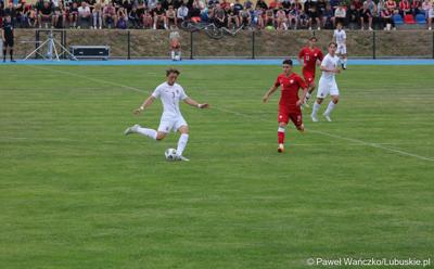 Mecz piłkarskich reprezentacji młodzieżowych (U-16) Polski i Norwegii na wyremontowanym stadionie miejskim w Szprotawie 