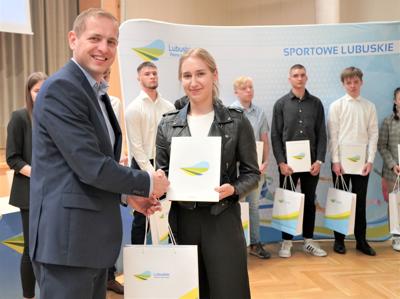14 czerwca 2023 r. w urzędzie marszałkowskim odbyła się druga tura rozdania stypendiów sportowych Marszałka Województwa Lubuskiego