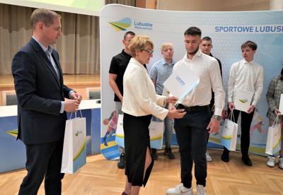 14 czerwca 2023 r. w urzędzie marszałkowskim odbyła się druga tura rozdania stypendiów sportowych Marszałka Województwa Lubuskiego