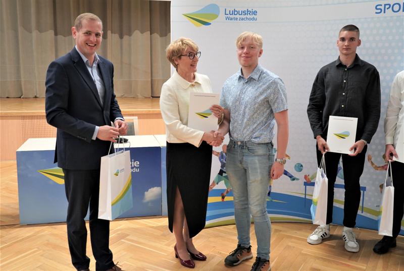 14 czerwca 2023 r. w urzędzie marszałkowskim odbyła się druga tura rozdania stypendiów sportowych Marszałka Województwa Lubuskiego
