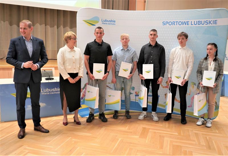 14 czerwca 2023 r. w urzędzie marszałkowskim odbyła się druga tura rozdania stypendiów sportowych Marszałka Województwa Lubuskiego
