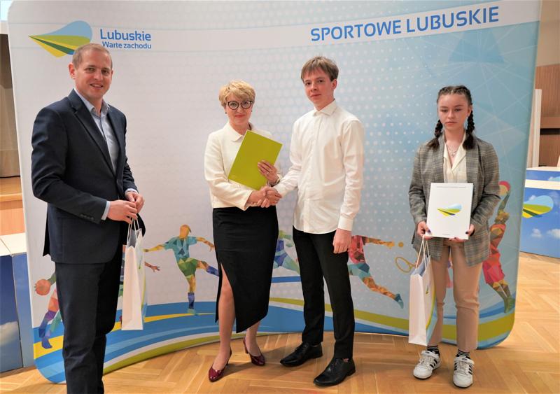 14 czerwca 2023 r. w urzędzie marszałkowskim odbyła się druga tura rozdania stypendiów sportowych Marszałka Województwa Lubuskiego