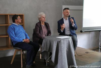Uczestnicy jubileuszu 35-lecia istnienia Terenowego Komitetu Ochrony Praw Dziecka w Zielonej Górze