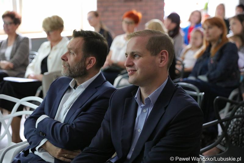 Wicemarszałek Łukasz Porycki podczas jubileuszu 35-lecia istnienia Terenowego Komitetu Ochrony Praw Dziecka w Zielonej Górze