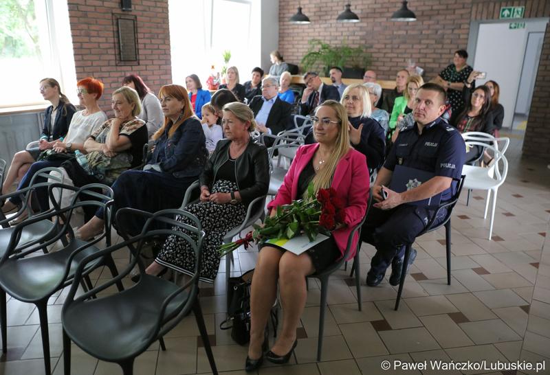 Uczestnicy jubileuszu 35-lecia istnienia Terenowego Komitetu Ochrony Praw Dziecka w Zielonej Górze