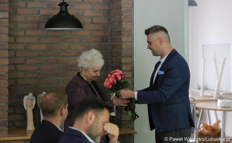 Uczestnicy jubileuszu 35-lecia istnienia Terenowego Komitetu Ochrony Praw Dziecka w Zielonej Górze